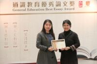 Miss Zhang Xian (left) received the Bronze Award